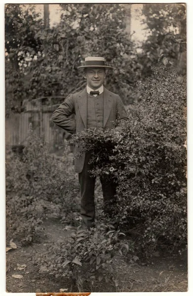 Rio Janeiro Brazil 1912年10月31日 ヴィンテージ写真は男がわらブースター帽子を身に着けていることを示しています レトロ黒と白の写真 — ストック写真
