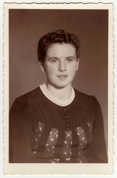 Duitsland Circa 1950 Vintage Foto Toont Vrouw Met Kort Haar — Stockfoto