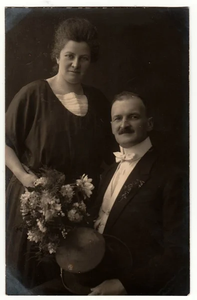 Germany Circa 1923 Vintage Photo Shows Elderly Couple Retro Black — Stock Photo, Image