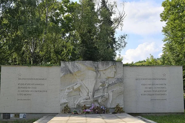 Надгробия Красноармейцев Похоронен Апреле 1945 Года Время Борьбы Немецким Фашизмом — стоковое фото