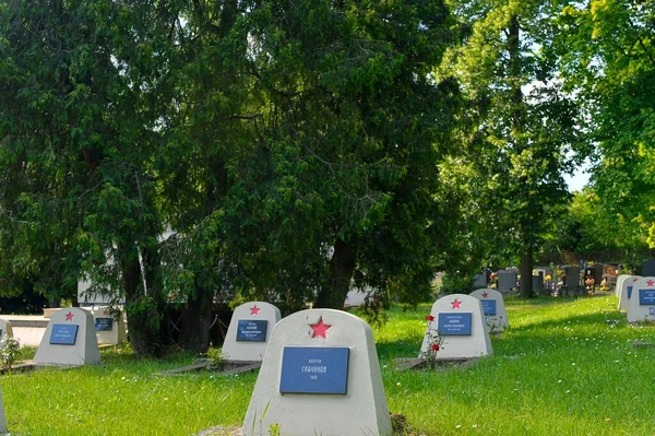 Επιτύμβιες Στήλες Στρατιωτών Του Κόκκινου Στρατού Θάφτηκε Τον Απρίλιο Του — Φωτογραφία Αρχείου