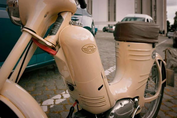 Zbliżenie Logo Zbiorniku Paliwa Motocykla Retro Jawa Szczegóły Zabytkowego Motocykla — Zdjęcie stockowe