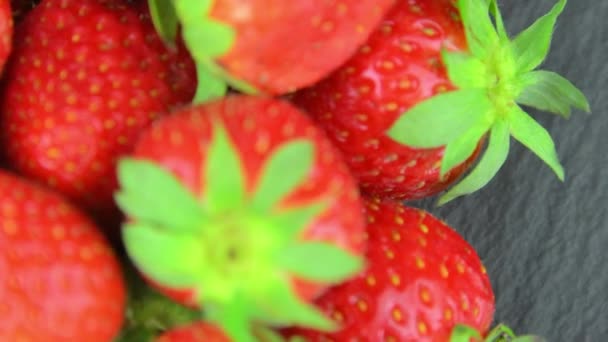 Macro Fresas Rojas Enfoque Suave Deliciosas Sabrosas Jugosas Fresas Cámara — Vídeo de stock