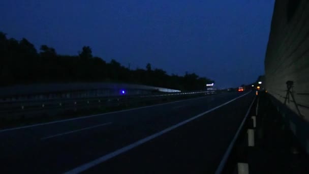 Waktu Terlewati Lalu Lintas Malam Jalan Raya Sibuk Lalu Lintas — Stok Video