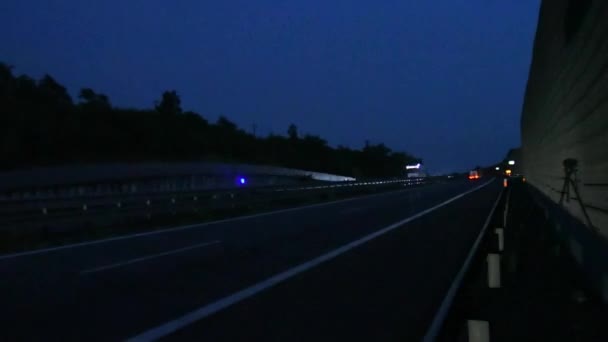 Caducidad Del Tráfico Nocturno Autopista Tráfico Ocupado Autopista Nocturna — Vídeo de stock