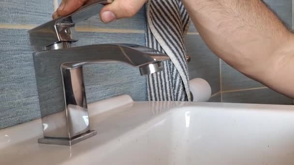 Plumber Tests Function Faucet Plumbers Hands Checking Water Tap Concept — Stock Video