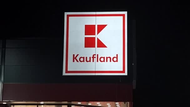 Hustopece República Tcheca Março 2024 Logotipo Kaufland Hipermercado Cadeia Alemã — Vídeo de Stock