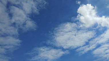 Bulutlu güzel gökyüzü