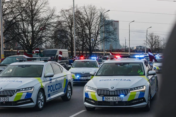 2022 Riga Lotyšsko Vojenská Přehlídka Lehká Vozidla Státní Policie Osvětlenými — Stock fotografie