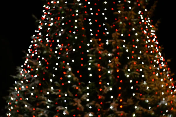 Abstrakte Weihnachtliche Hintergrund Mit Weihnachtsbaum Mit Dekorationen Defokussierte Bokeh Lichter — Stockfoto