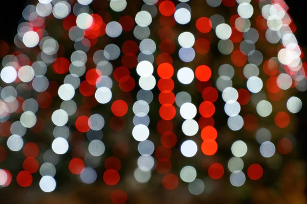 Анотація Різдвяного Фону Різдвяною Ялинкою Прикрасами Розфокусований Боке Запалює Відкритому — стокове фото