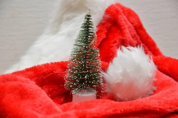 Christmas Decorations Small Artificial Christmas Tree Artificial Snow Red Santa — Stock Photo, Image