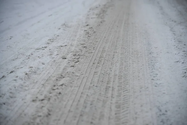 Kolečkové Dráhy Zimní Silnici Pokryté Sněhem — Stock fotografie