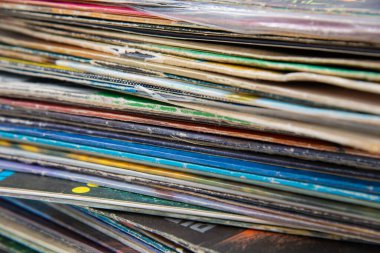 Orijinal kollu eski vinil tekler grubu, 7 inç plak kapakları..