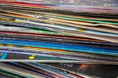 Orijinal kollu eski vinil tekler grubu, 7 inç plak kapakları..