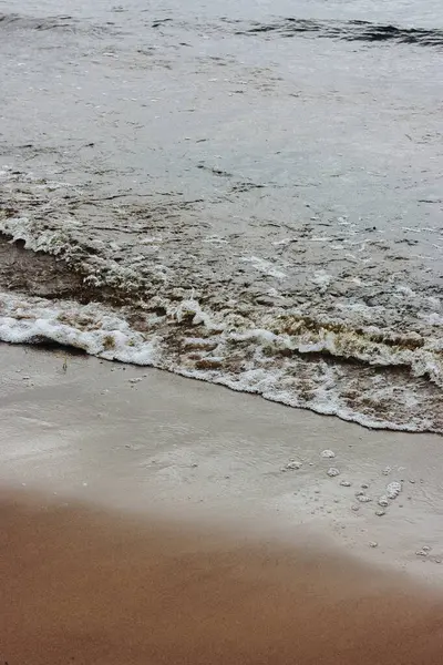 Close Van Rustige Oceaan Surfen Wassen Het Strand Bij Zonsopgang — Stockfoto