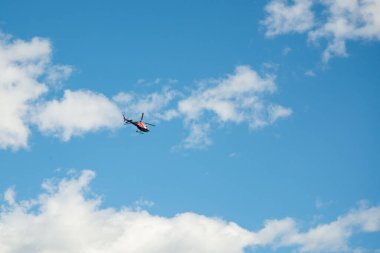 OSLO, NORway - 8 Temmuz 2023: Helitrans Norveç helikopteridir. Havayolları inşaat, itfaiye, kiralama ve gezi, gözetleme tatbikatları ve diğer alanlarda hizmet sunuyor