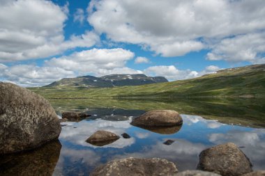 Hemsedal vadisindeki Eldrevatnet Gölü, Sogn og Fjordane, Norveç