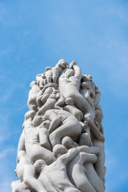 Oslo, Norveç - 12 Temmuz 2023: Frogner Park 'ta Heykel, Gustav Vigeland tarafından yaratıldı. Norveç 'in başkentindeki halk parkı.
