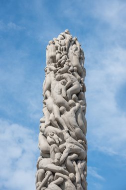 Oslo, Norveç - 12 Temmuz 2023: Frogner Park 'ta Heykel, Gustav Vigeland tarafından yaratıldı. Norveç 'in başkentindeki halk parkı.