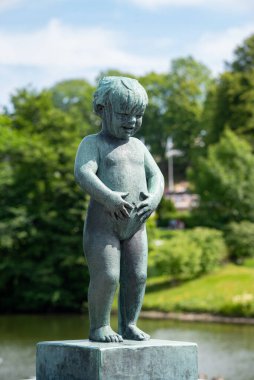 Oslo, Norveç - 12 Temmuz 2023: Frogner Park 'ta Heykel, Gustav Vigeland tarafından yaratıldı. Norveç 'in başkentindeki halk parkı.