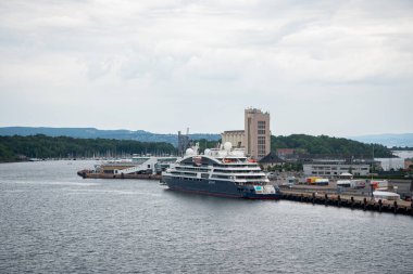 Oslo, Norveç - 12 Temmuz 2023 - Oslo 'nun merkezindeki liman manzarası.