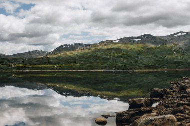 Hemsedal vadisindeki Eldrevatnet Gölü, Sogn og Fjordane, Norveç