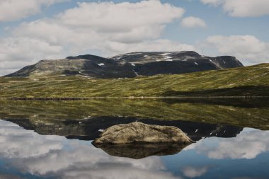 Hemsedal vadisindeki Eldrevatnet Gölü, Sogn og Fjordane, Norveç