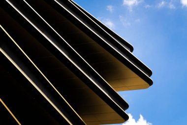 Prag 'daki yeni Masarycka binası, Dinamik Eğriler ve Yansıtıcı Cam Paneller ile Modern Mimari Cephe