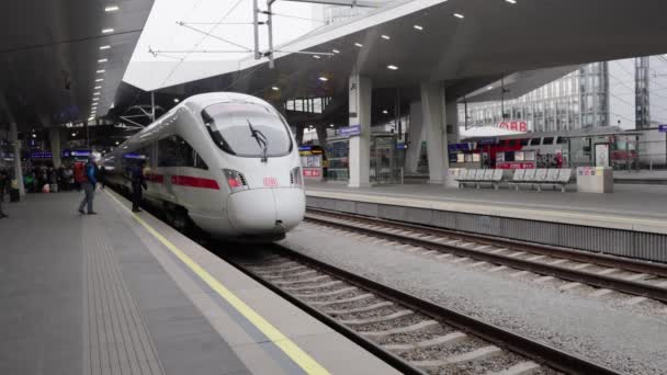 Viena Austria Enero 2023 Mujer Corriendo Tren Ice Estación Tren — Vídeos de Stock