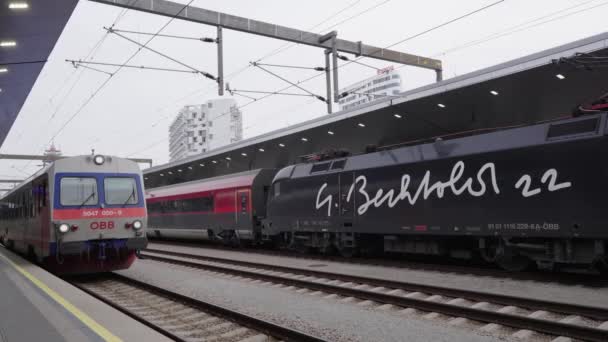 ウィーン オーストリア 1月20日 2023年 ウィーン セントラル駅のインターシティ鉄道ジェット トレイン — ストック動画