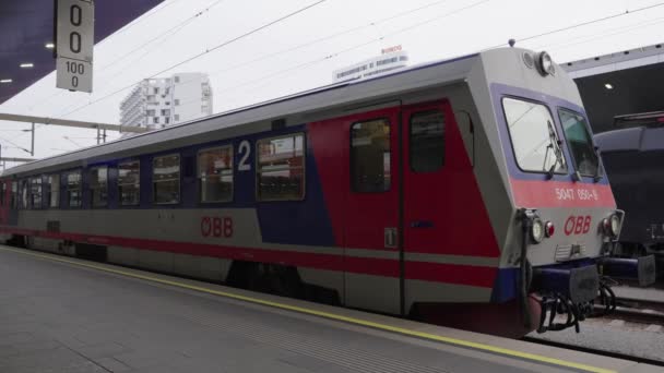 Wiedeń Austria Stycznia 2023 Lokomotywa Przedziałem Pasażerskim Dworcu Głównym Wiedniu — Wideo stockowe
