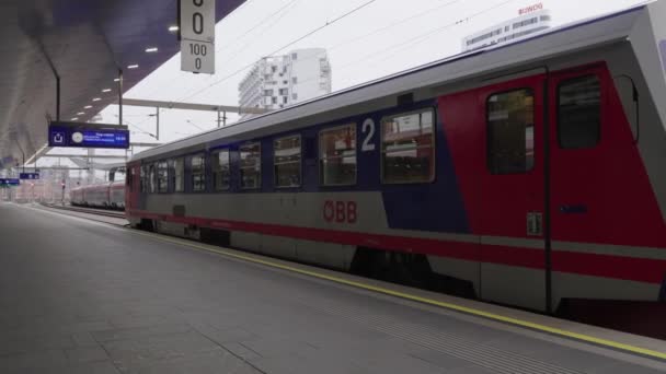 Wenen Oostenrijk Januari 2023 Locomotief Met Passagiersruimte Het Centraal Station — Stockvideo