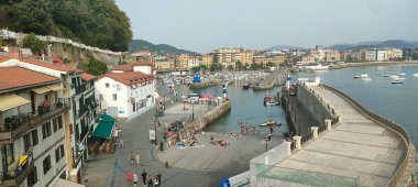 İspanya 'nın kuzeyinde deniz manzaraları ve şehir manzaraları 