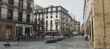 İspanya 'nın kuzeyinde deniz manzaraları ve şehir manzaraları 