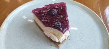 Anadolu 'da panoramik manzara doğa bitkileri şehir görünümünü kapatır