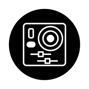 Kamera lensi ve kontrolleri bulunan, fotoğraf ekipmanı ve ayarlarını sembolize eden minimal siyah beyaz bir ikon. Teknoloji ve yaratıcılık süreci için mükemmel..