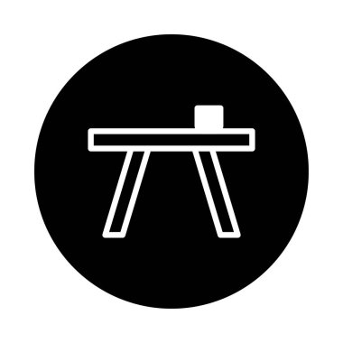 Siyah bir arkaplana dayanan bir masa ikonu içeren minimalist bir tasarım. Bu illüstrasyon basitliği ve modern stili yakalar.