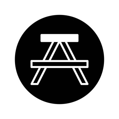 Yuvarlak siyah bir arkaplana karşı beyaz piknik masası çizimi içeren minimalist bir tasarım. Logolar, simgeler ve grafik projeleri için mükemmel.