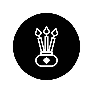 Siyah zemin üzerinde üç dekoratif mum bulunan bir mum tutucunun basit bir grafik çizimi, minimalist ve estetik bir tasarım yaratıyor..