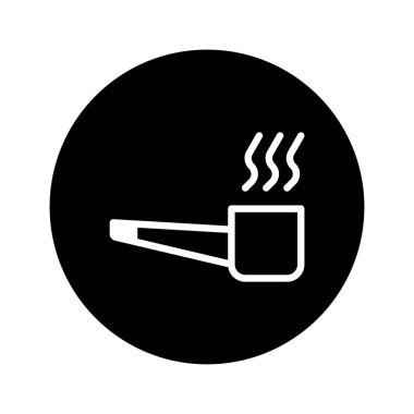 Siyah bir çemberin içindeki sigara piposunun minimalist bir simgesi. Buhar sızıntısı geleneksel bir eğlenceye işaret ediyor..