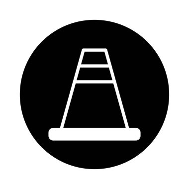 Siyah arka planda beyaz renkli izole trafik konisi ikonu, güvenlik, inşaat ve uyarı mesajları iletmek için mükemmel. Yol çalışmalarını, sapmaları veya potansiyel tehlikeleri göstermek için kullanın..