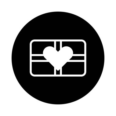 Siyah arka planda kalbi olan bir hediye kartının minimalist bir çizimi. Sevgi ve sevgiyi çeşitli tasarımlarda ifade etmek için mükemmel..