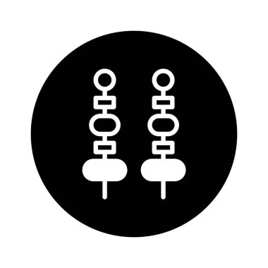 Bir minimalist ikon, temiz bir siyah arka plana karşı yemek, ızgara ve aşçılık sanatlarını temsil eden iki şiş sergiliyor.