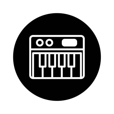 Müzik siteleri, uygulamalar ve eğitim materyalleri için uygun siyah bir çemberin klavye üzerindeki minimalist bir vektör çizimi.