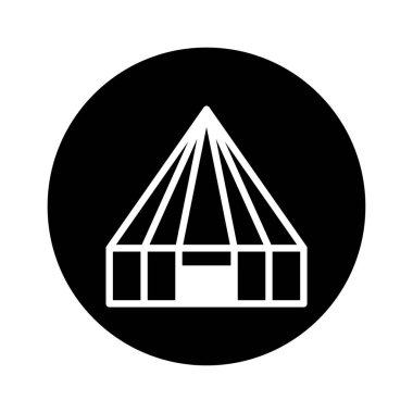 Siyah bir çemberin içinde beyaz bir çadır sembolü olan minimalist bir simge, olay ve grafik tasarımı için mükemmel..