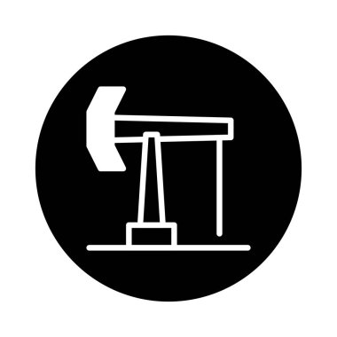 Siyah arka planda bir yağ tulumbasının yansıması. Enerji endüstrisini, fosil yakıt üretimini ve petrol üretimini temsil ediyor..