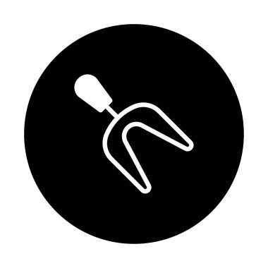 Siyah arka planda beyaz bir bahçe çatalının minimalist bir çizimi. Tasarım temiz ve basittir, çeşitli bahçe işleri için uygundur..