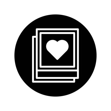 Kalbi olan resim çerçevelerinin minimalist tasarımı. Sevgililer Günü için mükemmel ya da sevgi, hatıra ve şefkat ifade etmek için. Dijital sanat eserleri ve simgeler için ideal.