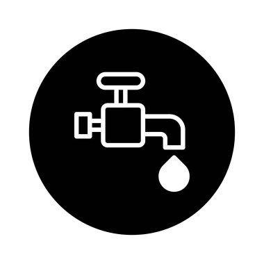Damlayan damlası olan minimalist bir musluk simgesi, suyun korunmasını ve sürdürülebilir kaynak yönetimini sembolize ediyor, siyah-beyaz resmedilmiş..